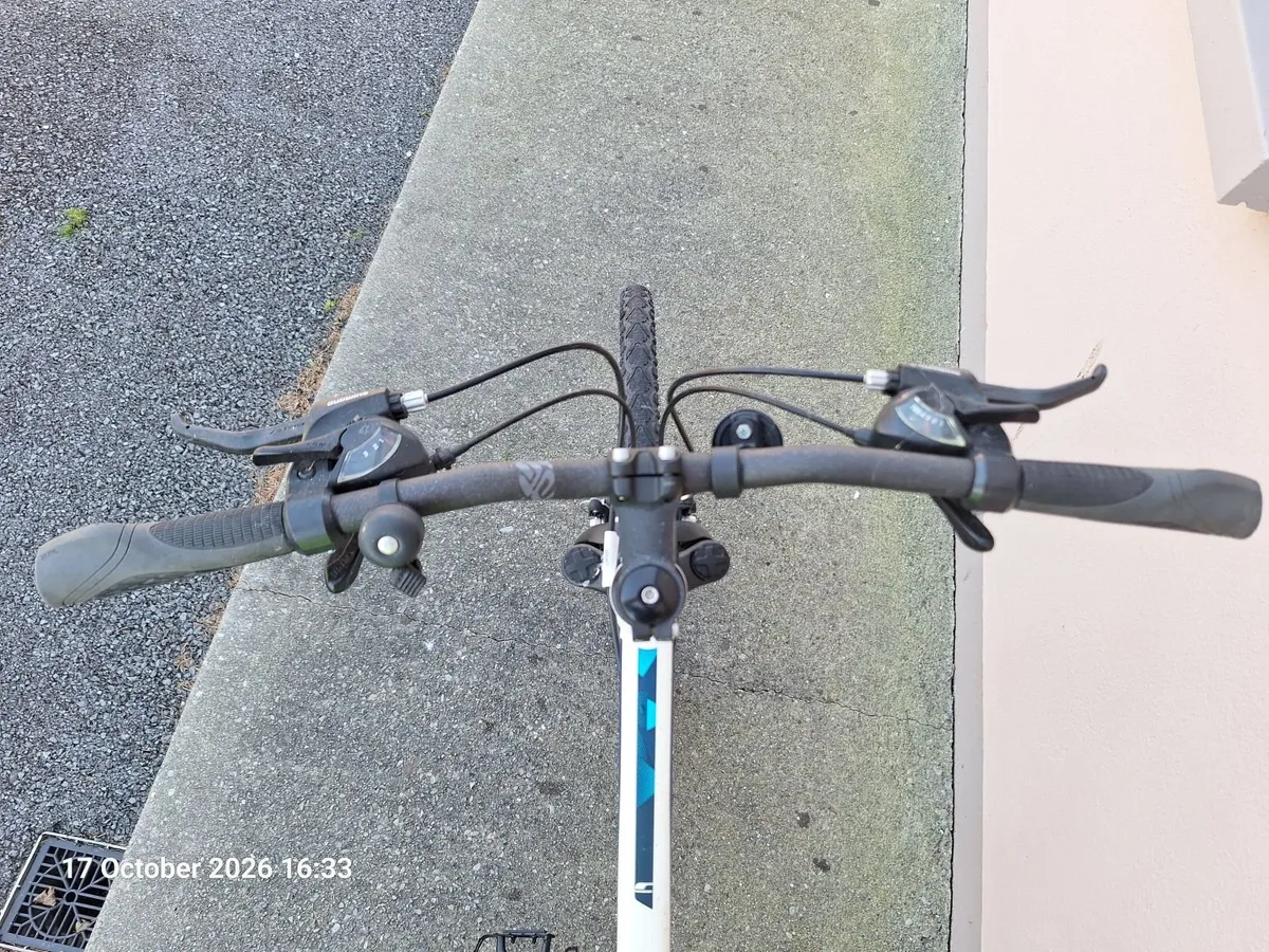 Carrera Crossfire 1 Women's Hybrid Bike - Image 2