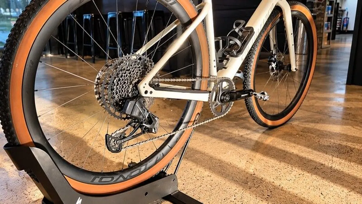 Specialized Diverge Expert Carbon Gravel Bike - Image 2