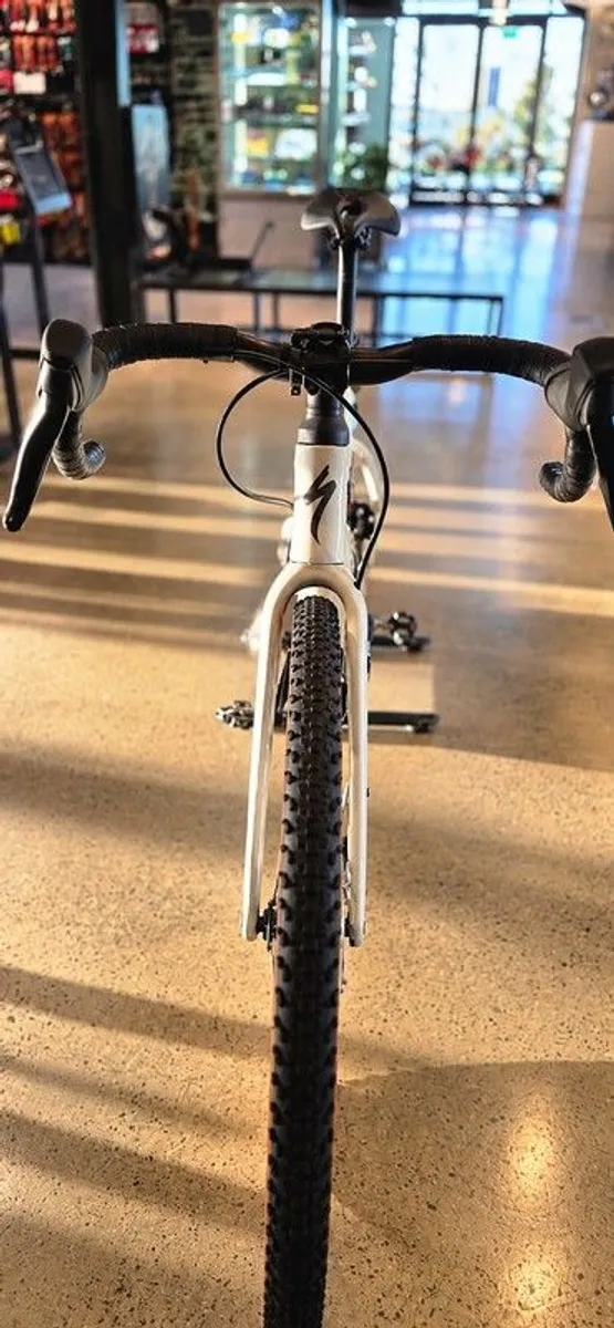 Specialized Diverge Expert Carbon Gravel Bike - Image 3