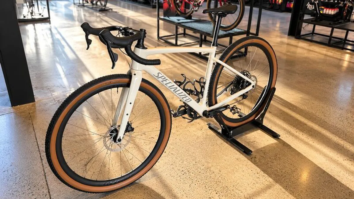Specialized Diverge Expert Carbon Gravel Bike - Image 4