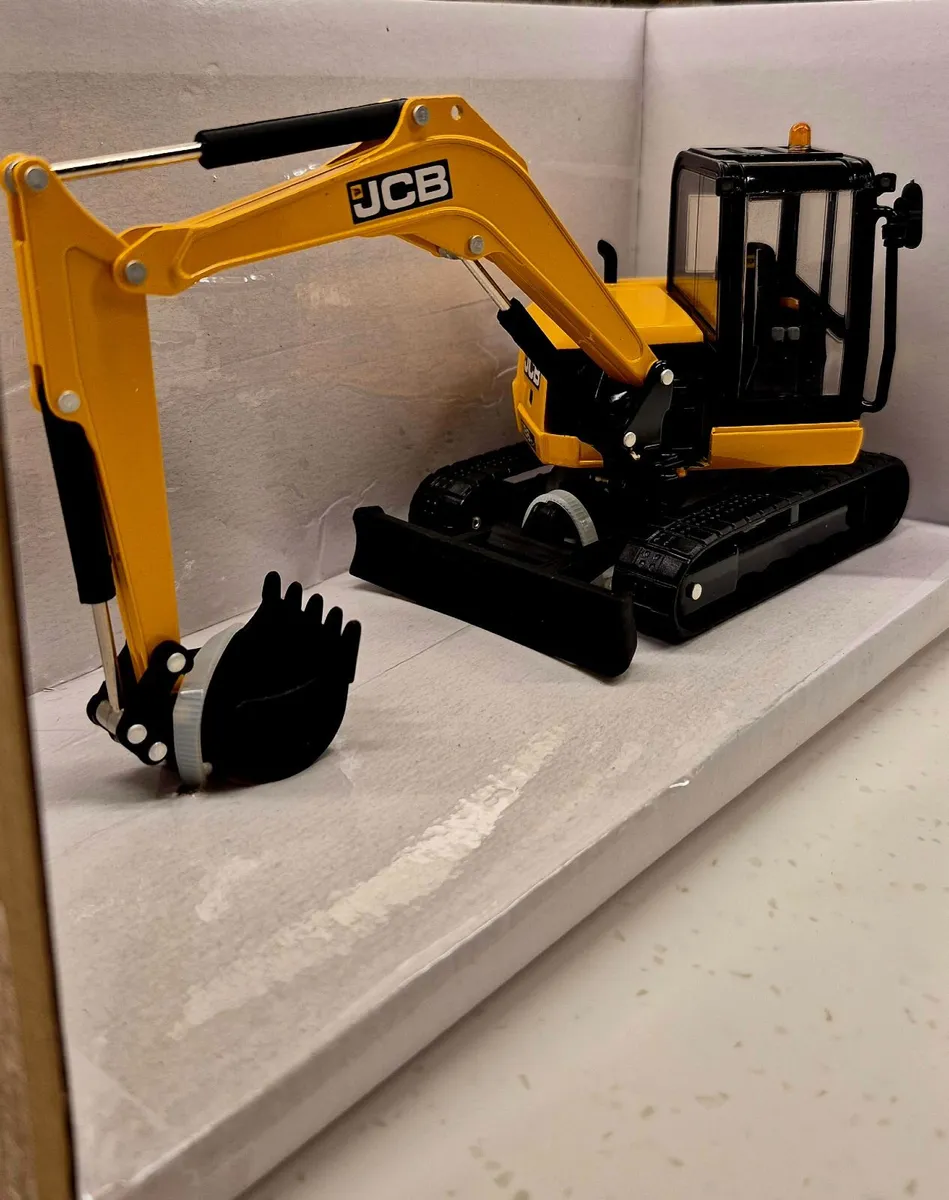 Britains JCB 86C-1 Midi Excavator model - Image 3