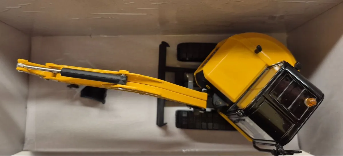 Britains JCB 86C-1 Midi Excavator model - Image 4