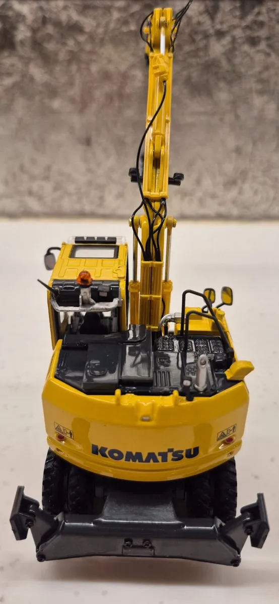 Komatsu PW148-10 Excavator model - Image 2