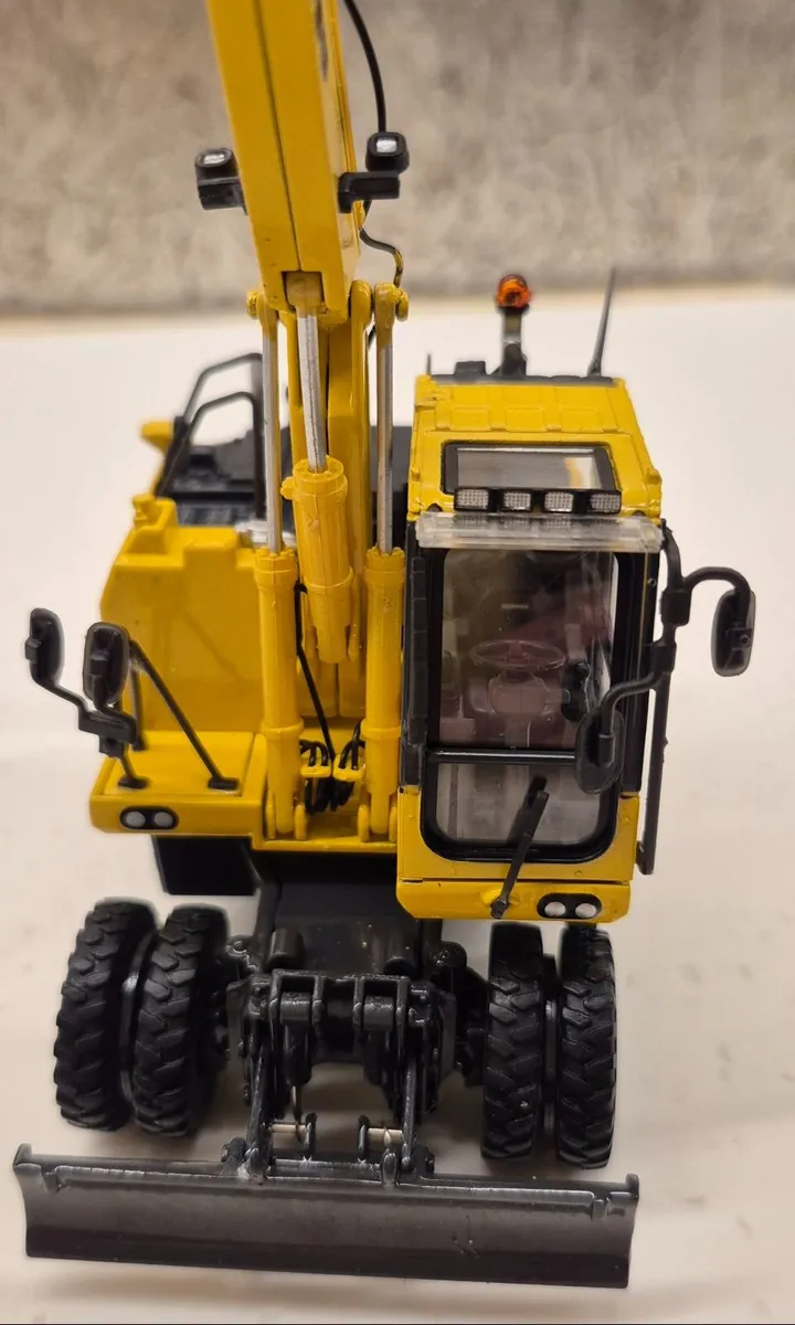 Komatsu PW148-10 Excavator model - Image 4