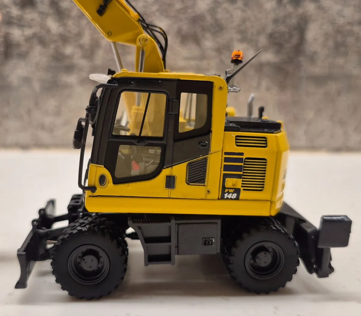 Komatsu PW148-10 Excavator model - Image 3