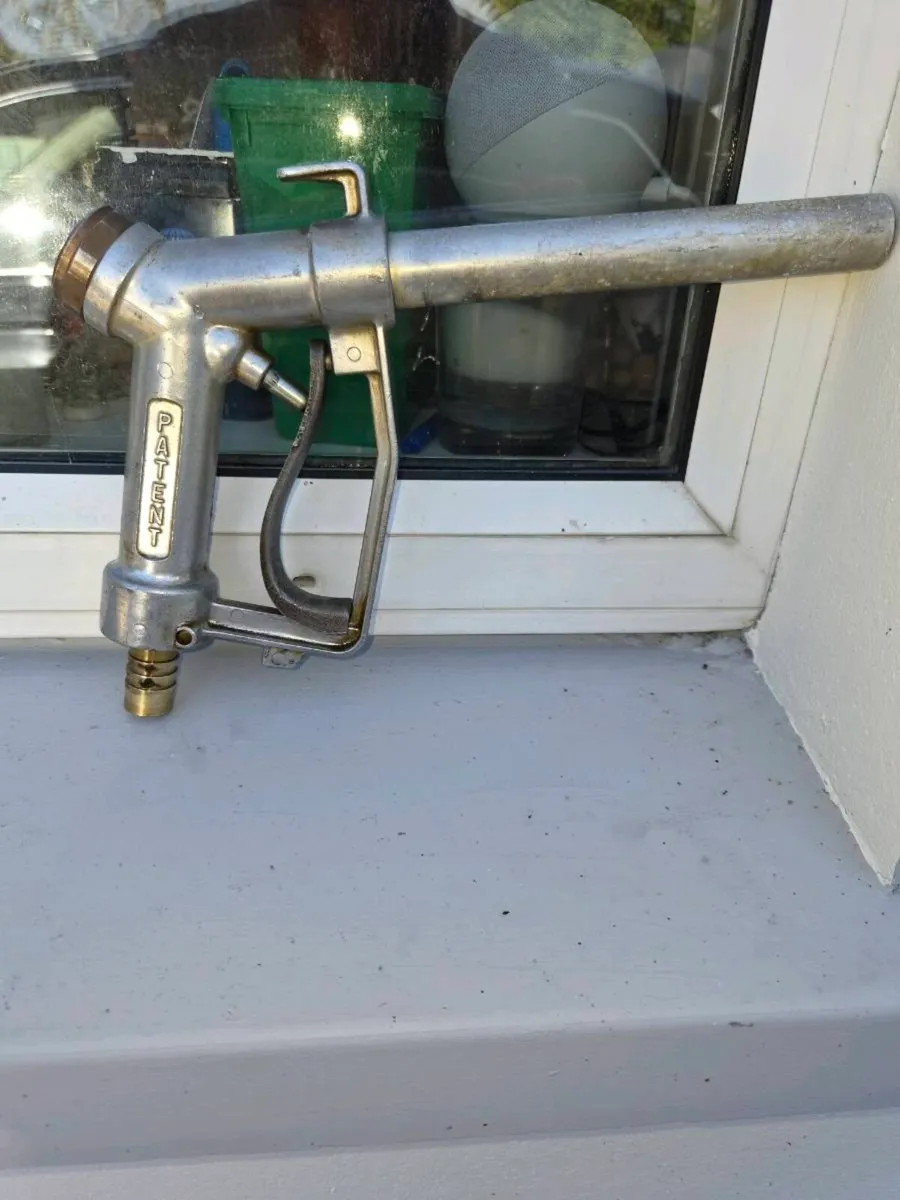 Old 1960s  fuell nozal  brass  ends - Image 1