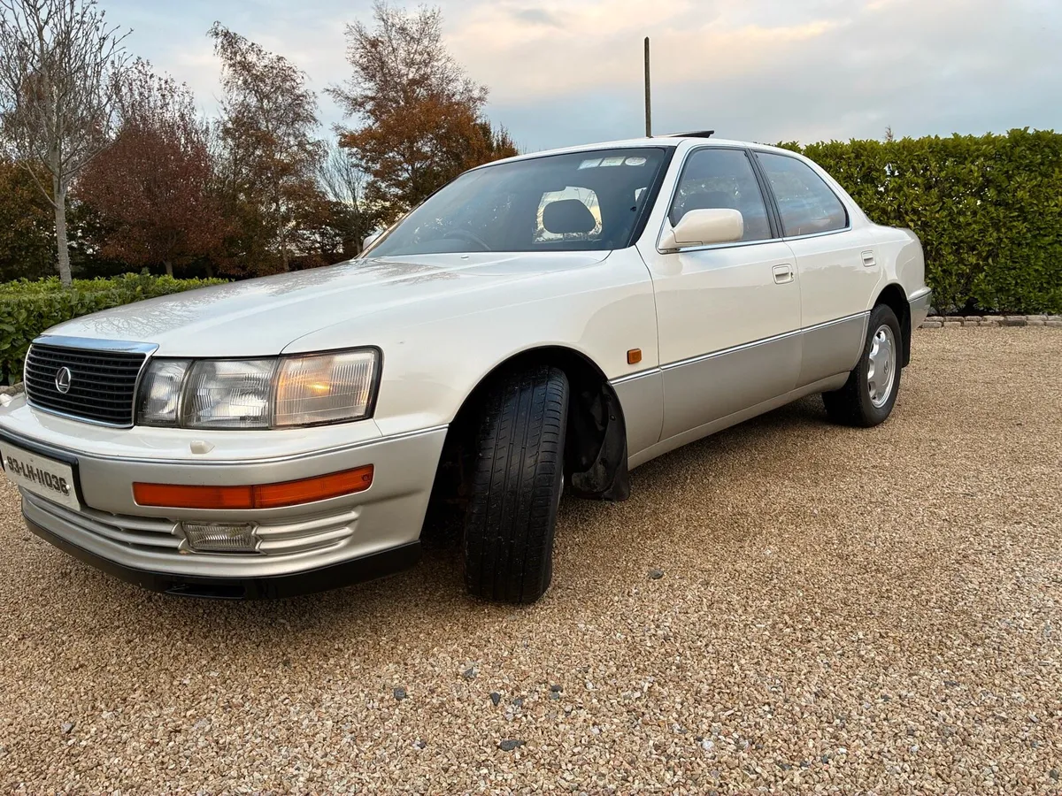 Lexus LS400 - Image 1