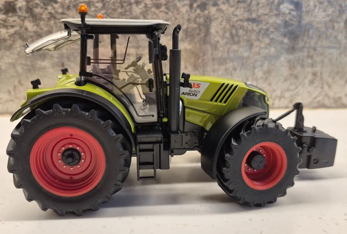 Claas Arion 640 Tractor model - Image 3