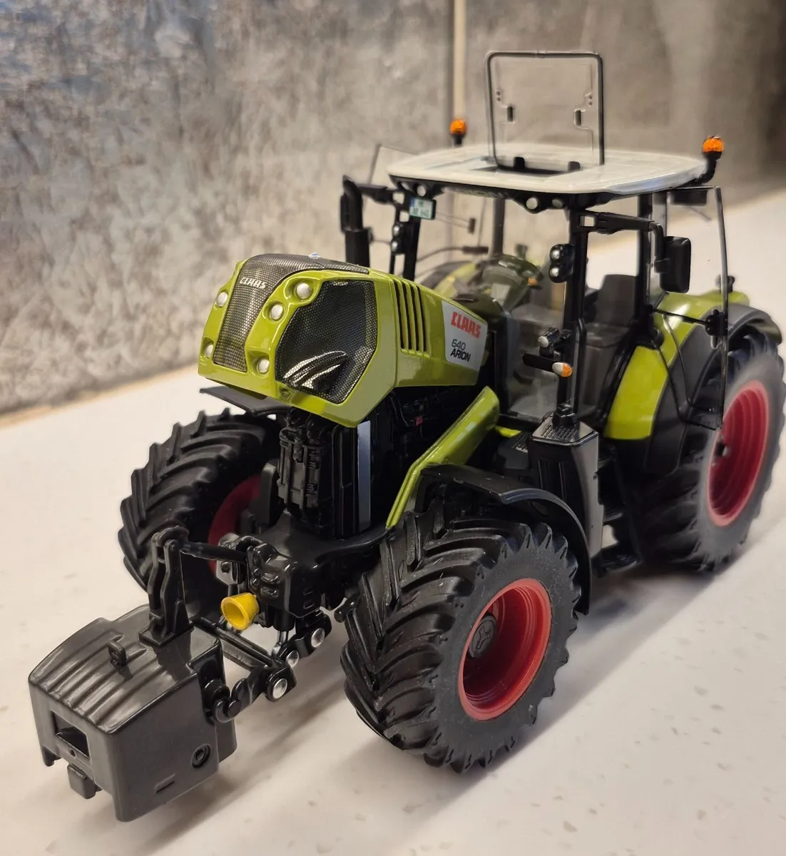 Claas Arion 640 Tractor model - Image 1