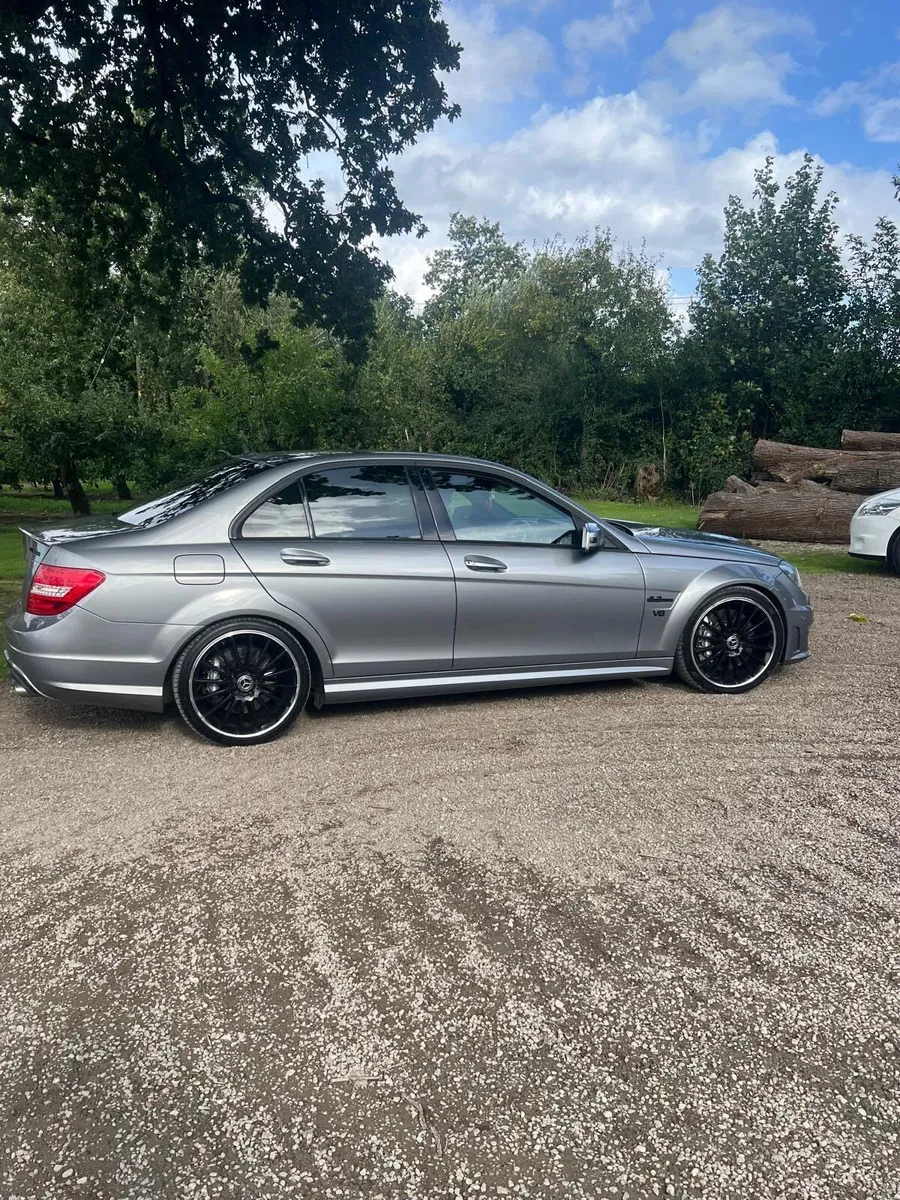 Mercedes C63 AMG - Image 4