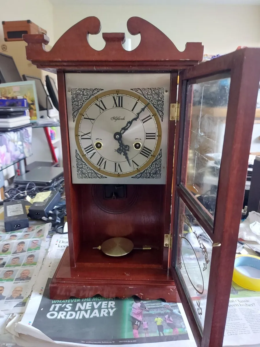 Mantlepiece Clock in very good condition - Image 1