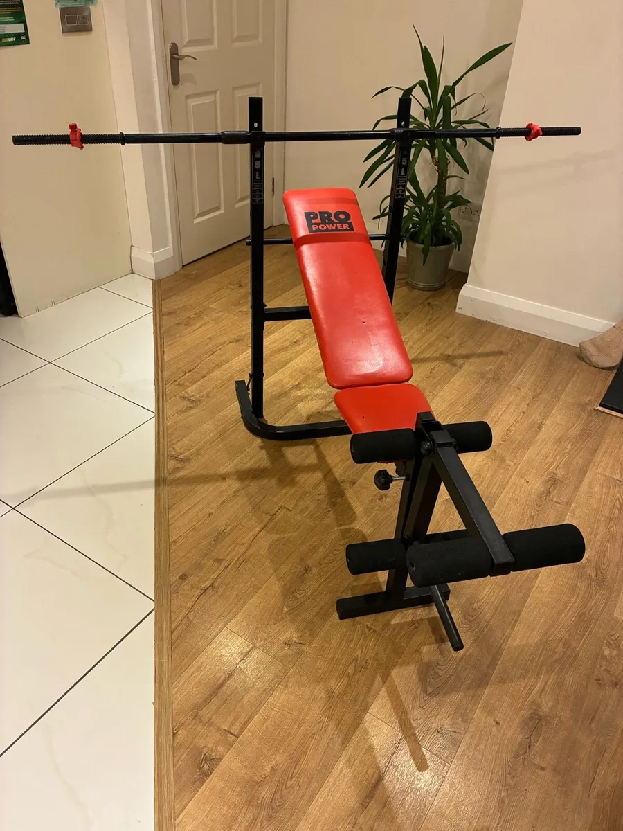 Weights bench and barbell - Image 1