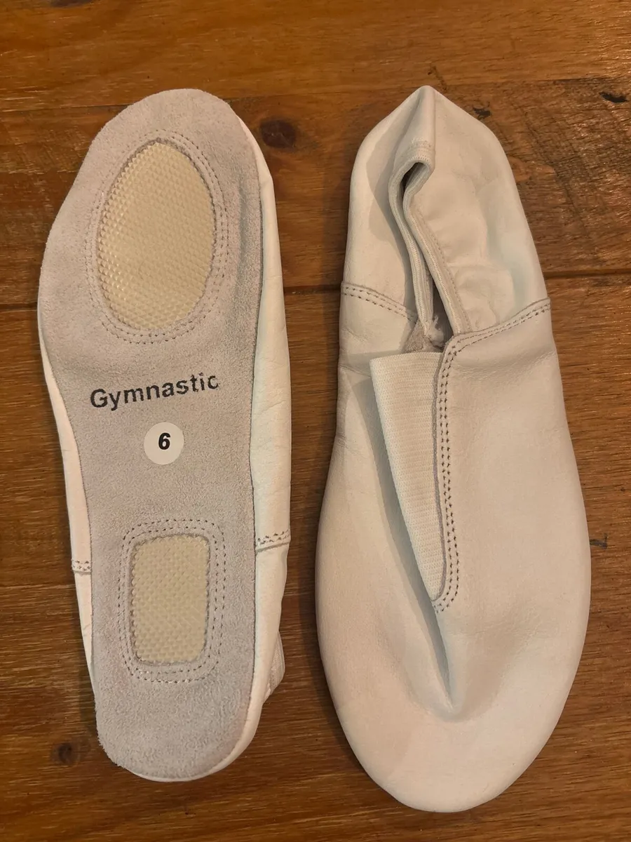 Gymnastic shoes - Image 1