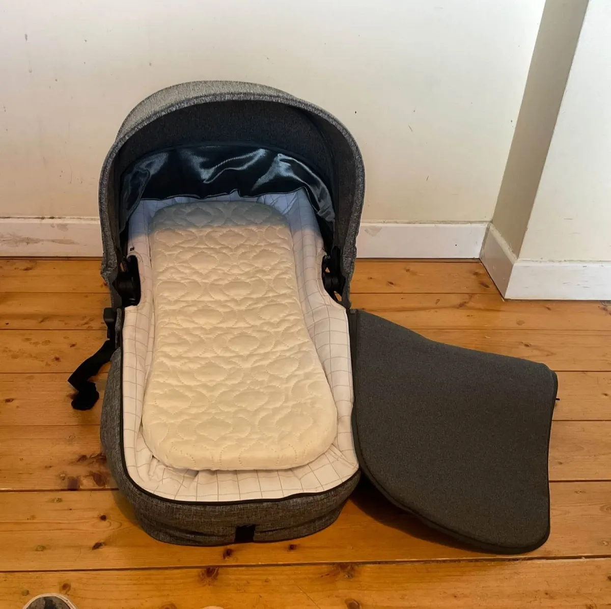 Jané Micro Foldable Baby Carrycot & Mattress - Image 2