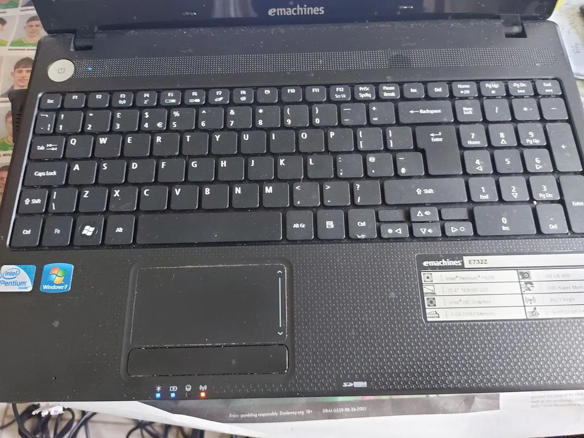 eMachines E732 Series 15" laptop, 3GB, 218GB SSD, - Image 2