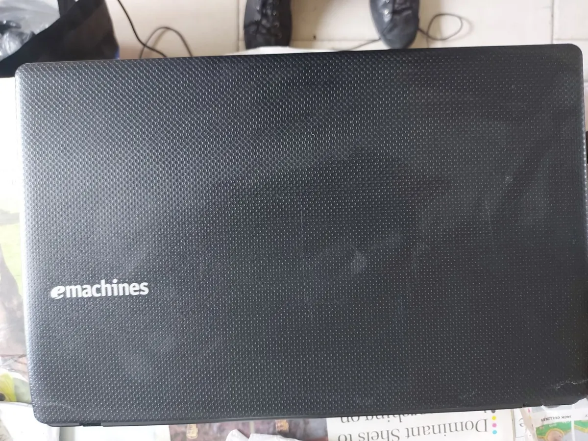 eMachines E732 Series 15" laptop, 3GB, 218GB SSD, - Image 3