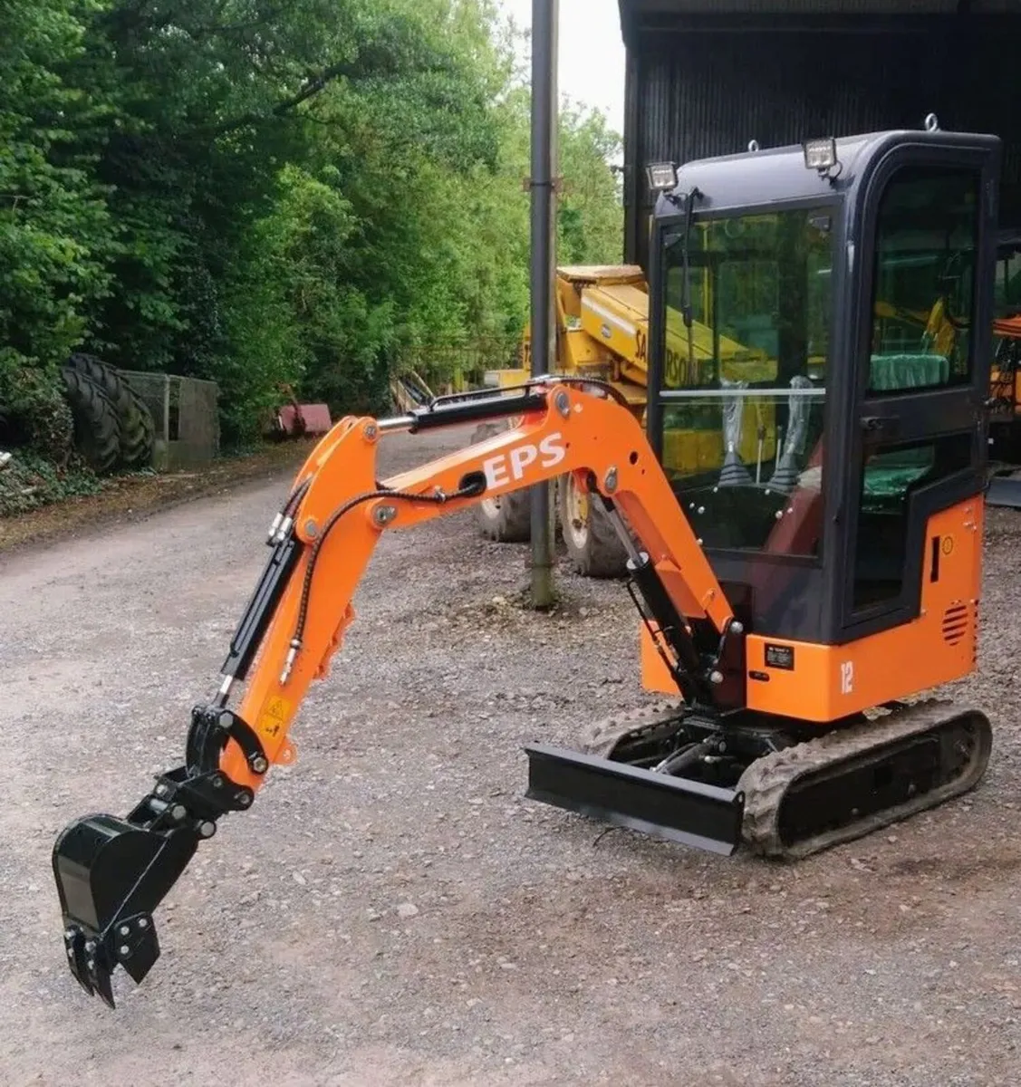 NEW EPS 12D MINI DIGGER - Image 3