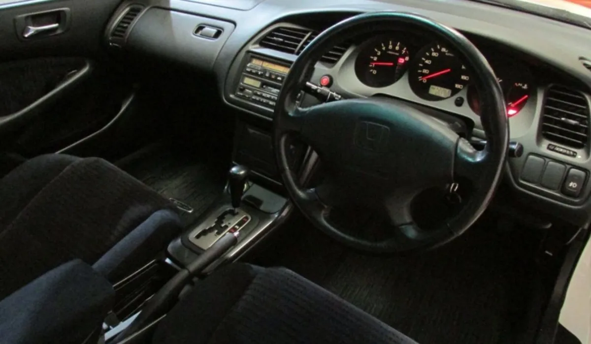 2000 Honda Accord Sir - Image 2