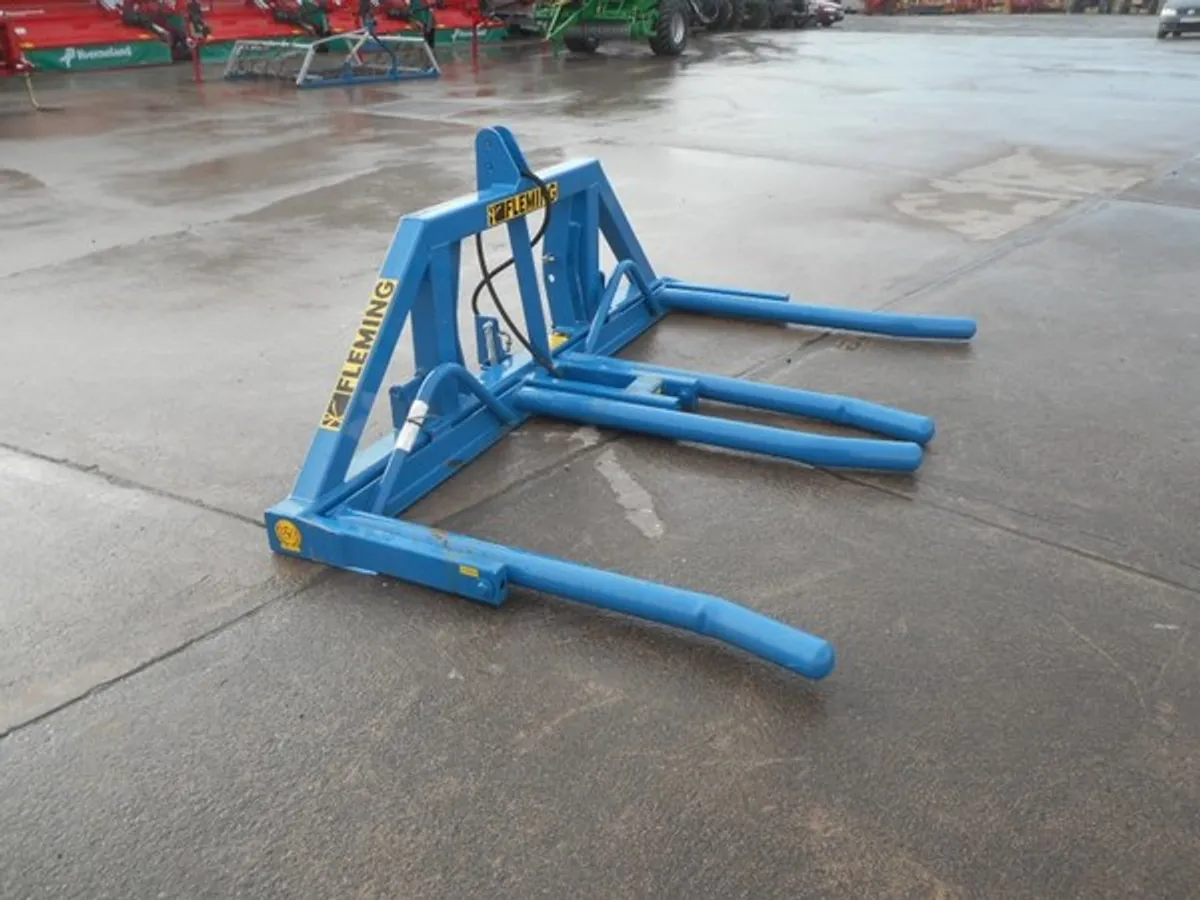 Fleming Single and Double Bale Lifters - Image 4
