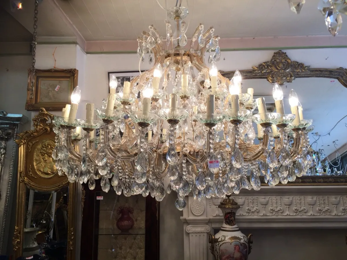 Large collection of chandeliers - Image 3