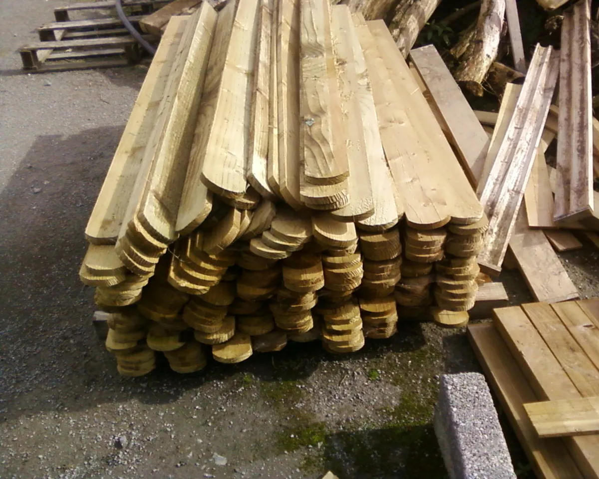 3ft,4ft,5ft & 6ft round top picket boards. - Image 2