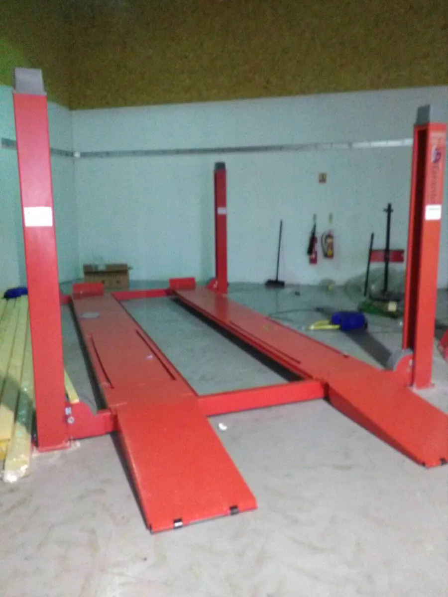 4 post lift - Image 1