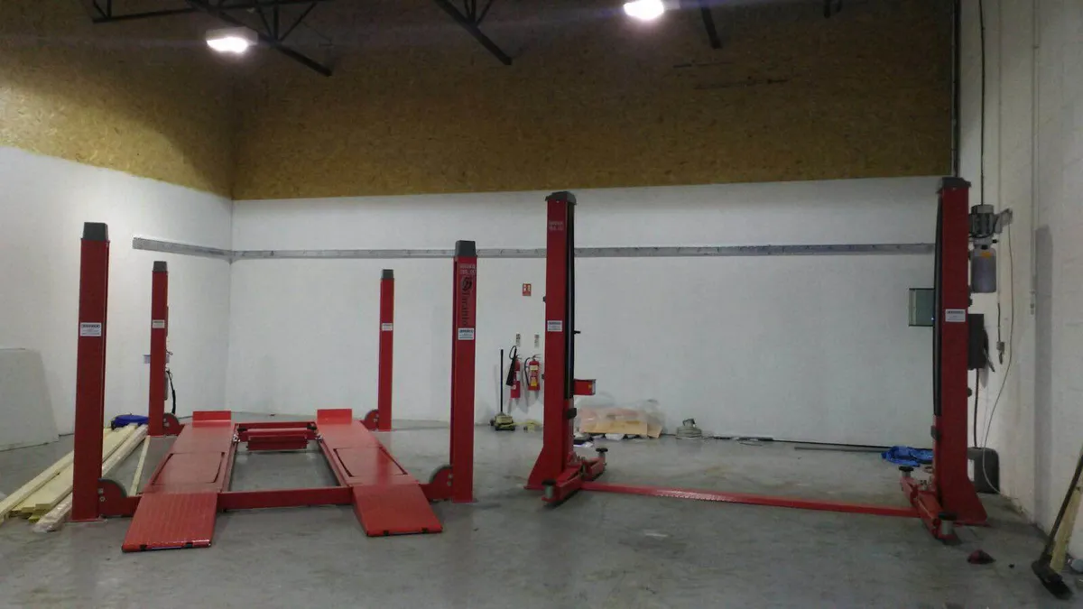 4 post lift - Image 2