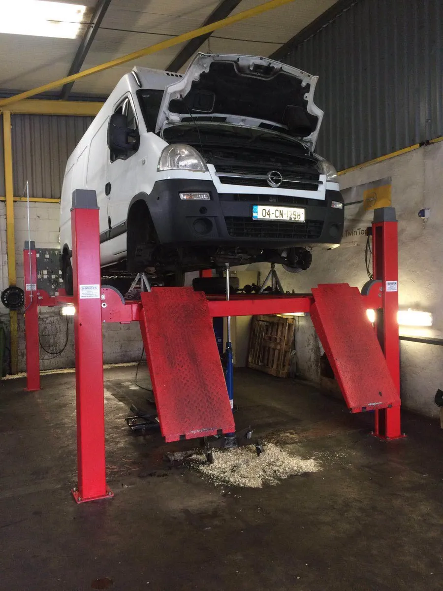 4 post lift - Image 3