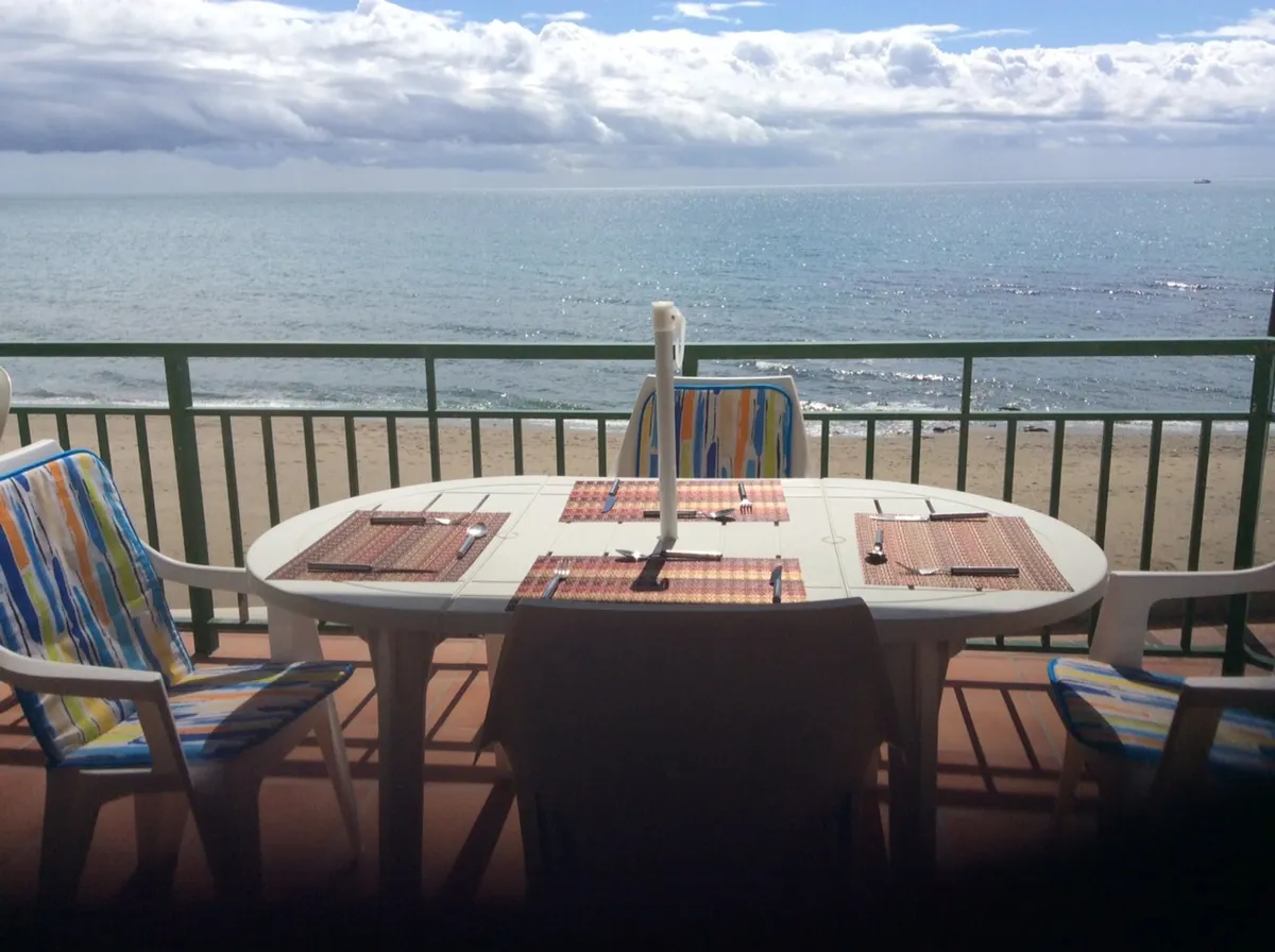 Fuengirola Luxury 2 bed beach Apt - Image 1
