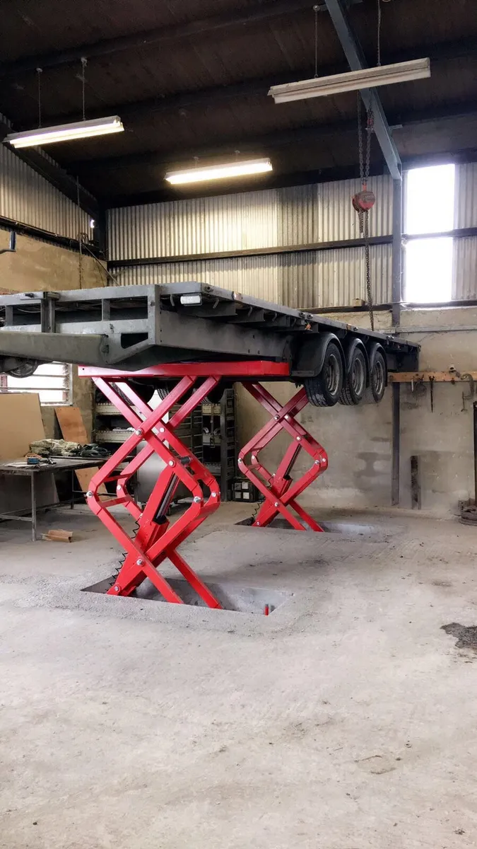 Trailer Lift - Image 1