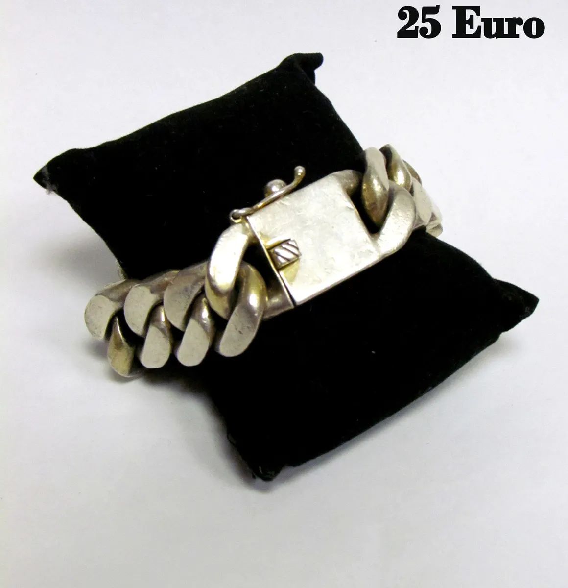 Jewellery - Image 1