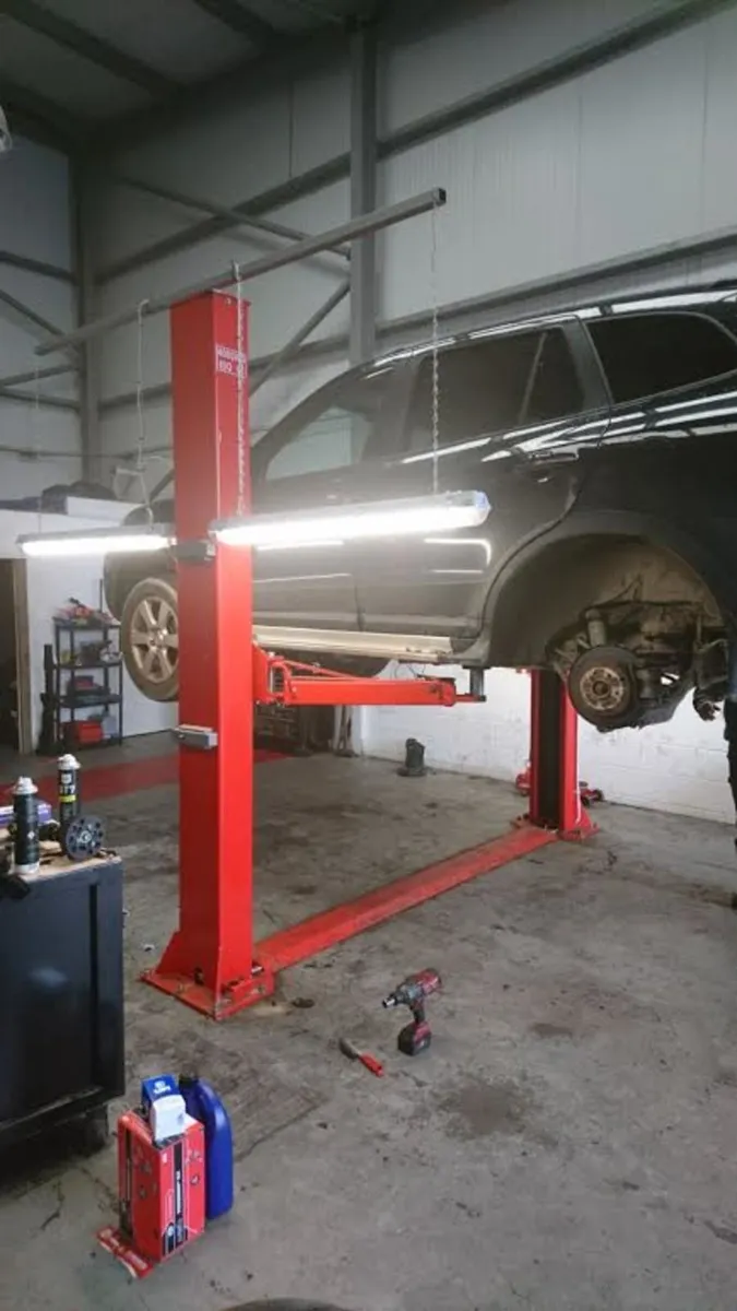 2 post lift - Image 2