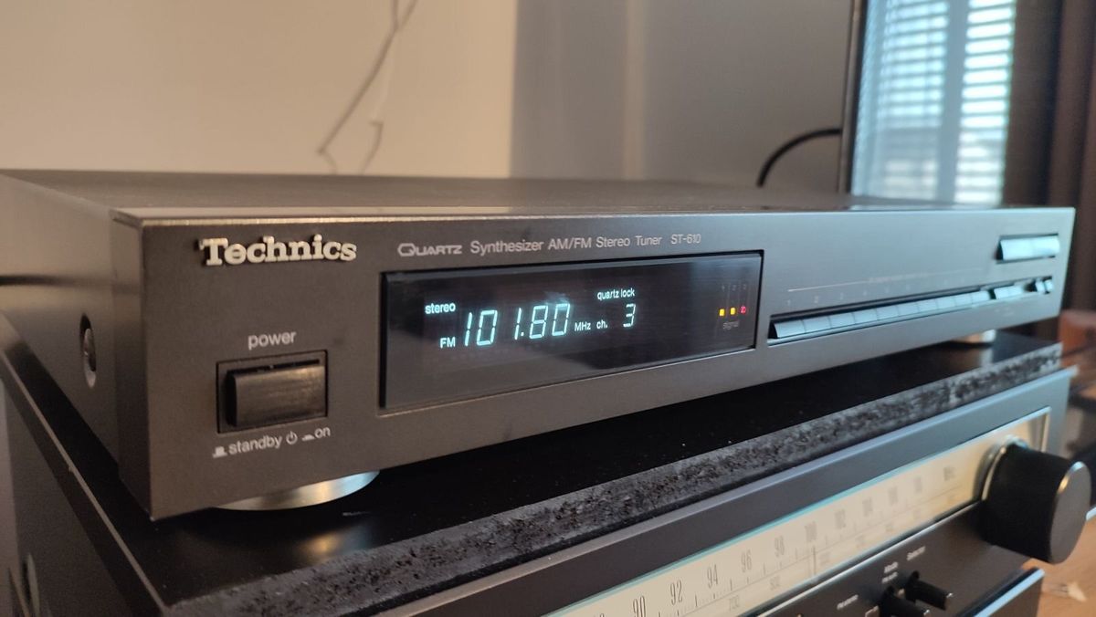 Technics ST-610 Quartz Synthesizer FM Stereo Tuner for sale in