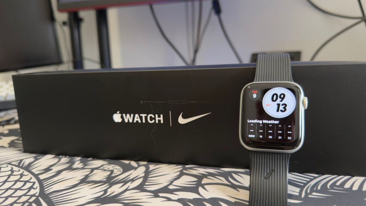 Apple Watch Series 6 Nike 44mm GPS Silver + Box for sale in