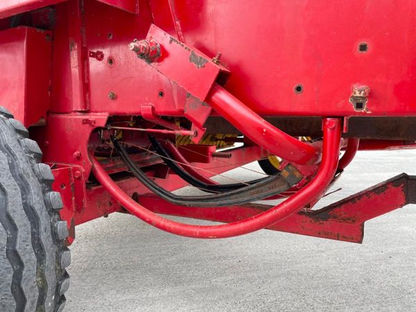 New Holland 565 Square Baler 261578964