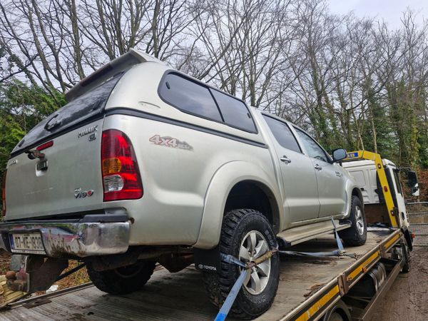 Toyota Hilux 2006 auto breaking for parts 340312657