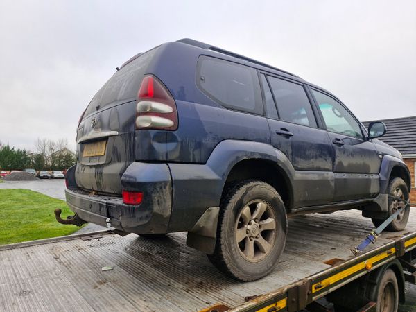Toyota landcruiser 2004 auto breaking for parts 340315454