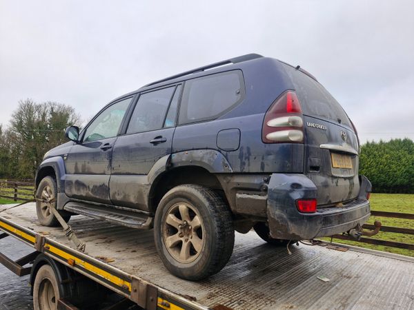 Toyota landcruiser 2004 auto breaking for parts 340315460