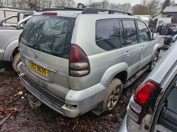 Toyota landcruiser lc5 2008 breaking for parts 340315754