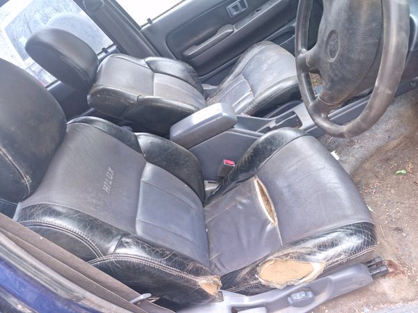 Toyota hilux 2002 breaking for parts 344479569