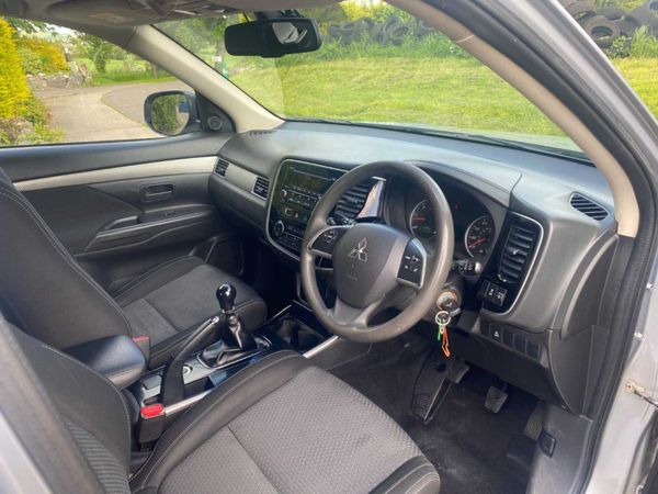 2017 Mitsubishi Outlander 2.2 Commercial DI-D 4 WD 348344565