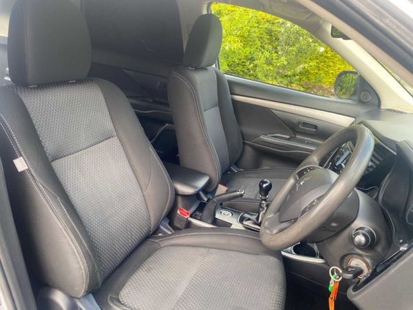 2017 Mitsubishi Outlander 2.2 Commercial DI-D 4 WD 348344566