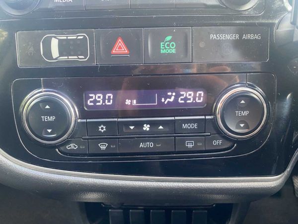 2017 Mitsubishi Outlander 2.2 Commercial DI-D 4 WD 348344573