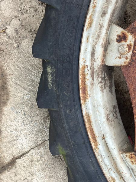 Row crop wheels for a ts90 Newholland 348587048