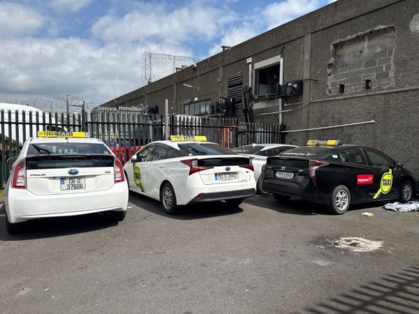 Electric Taxi for rent 352299233