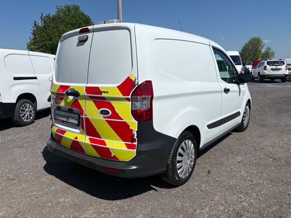 Ford Transit Courier 354549404