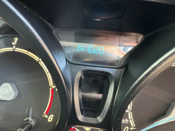 Ford Transit Courier 354549405