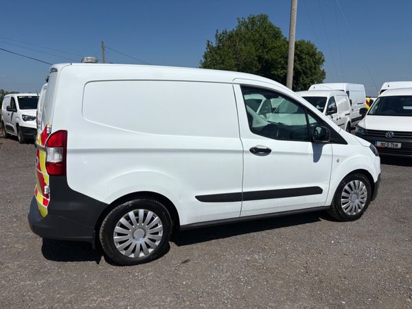 Ford Transit Courier 354549409