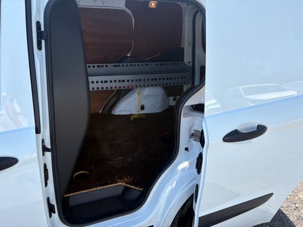 Ford Transit Courier 354549410