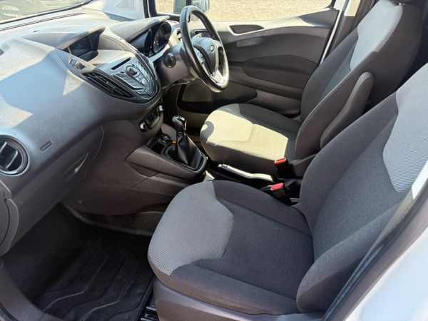 Ford Transit Courier 354549439